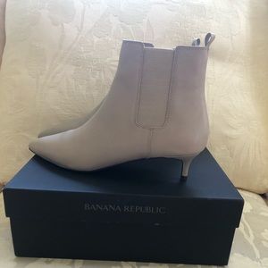 Women’s Banana Republic Leather Booties in Taupe